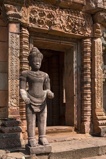 Guardian of sandstone at the south entrance of the Prang