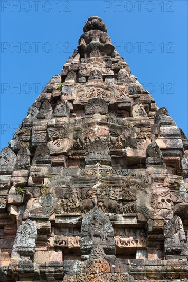 Figures of sandstone on the south side of the prang