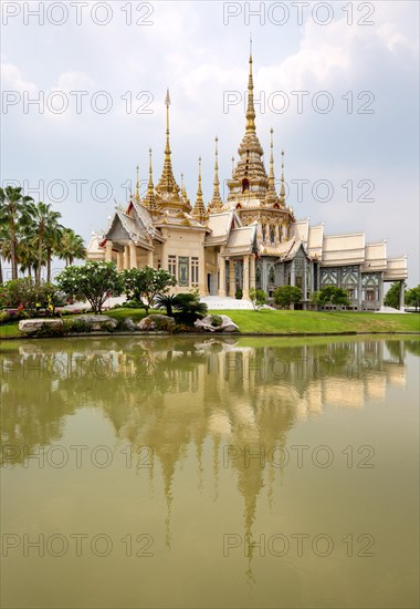 Wat Non Kum Temple reflected in the pond