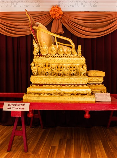 Gold decorated litter in the exhibition space of the entrance pavilion