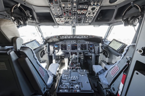 Cockpit of a Boeing 737-800 of the Transavia airline