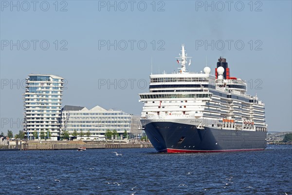 Cruise ship Queen Elizabeth
