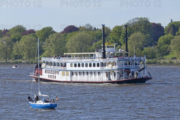 Paddleboat Mississippi Queen
