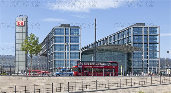 City tour bus in front of the central railway station