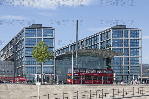 City tour bus in front of the central railway station