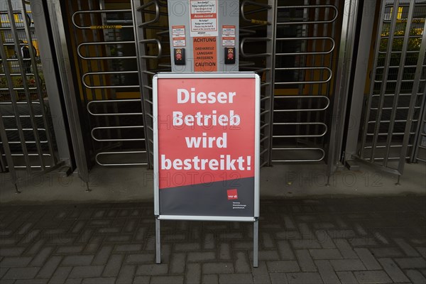 Strike signboard on 09.23.2015 at the gate of the Amazon building in Koblenz