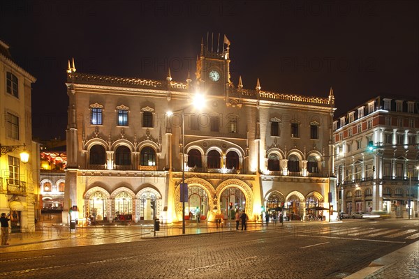 Rossio train station at night