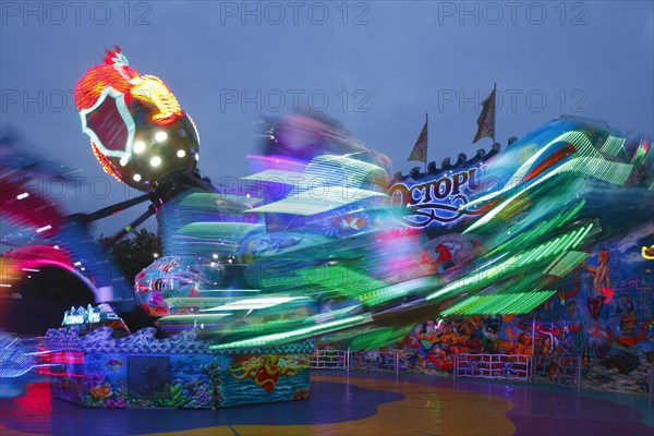 Octopussy ride on the fun fair Bremer Freimarkt at dusk