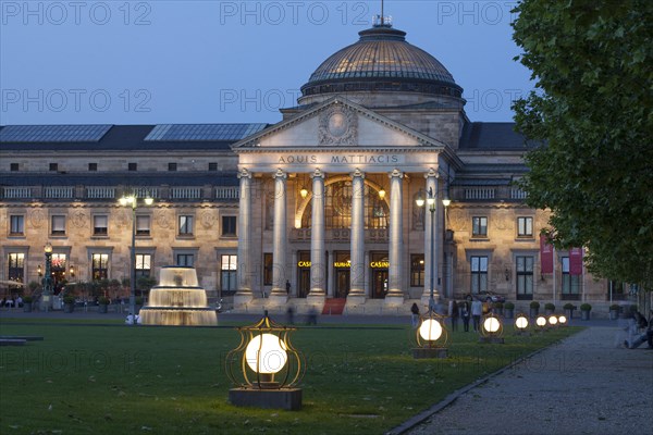 Spa hotel with fountain and park Bowling Green at dusk