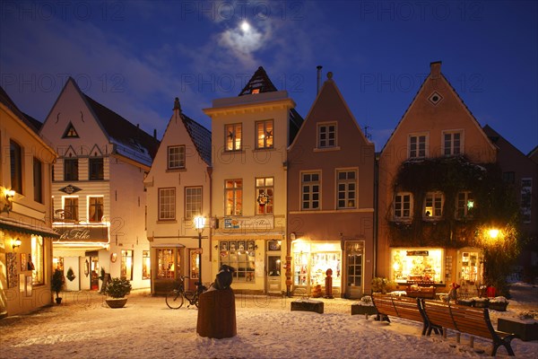 Houses on Stavendamm in Schnoorviertel with snow at dusk