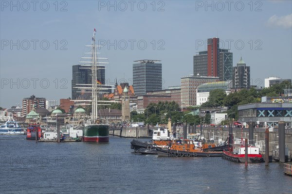 St. Pauli Piers with windjammer Rickmer Rickmers