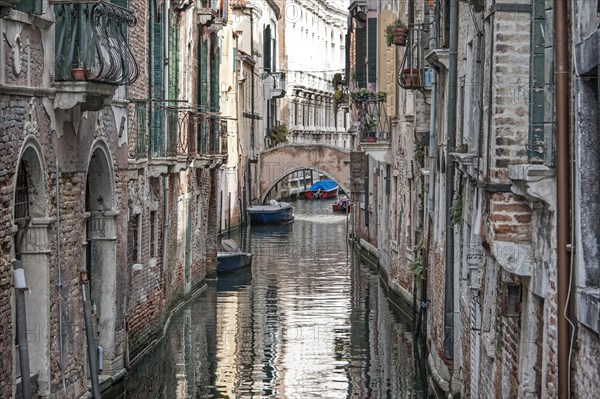 Canal with boats in the San Polo district