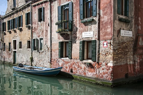 Canal and houses in San Polo district