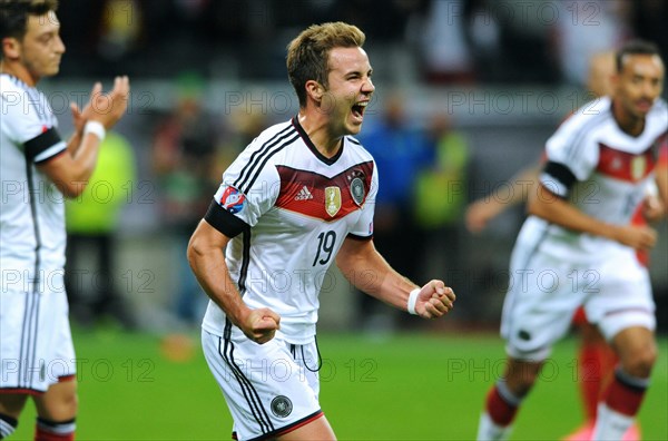 Mario Goetze celebrating after scoring to make it 2 to 0