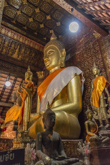 Buddha statue in the main building of the temple Wat Xieng Thong