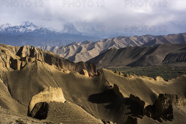 Mountain landscape in the evening light at Mui La Pass