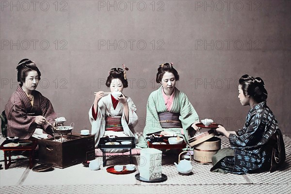 Geishas whilst eating