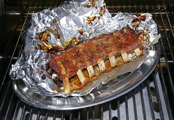 Marinated veal spareribs