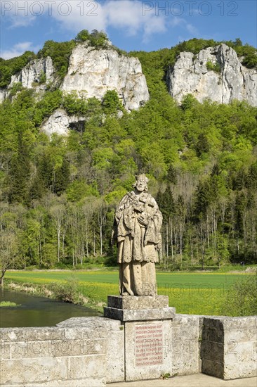 View of the Hausener Zinnen peaks and the statue of St. Nepomuk seen from Hausener Brucke bridge