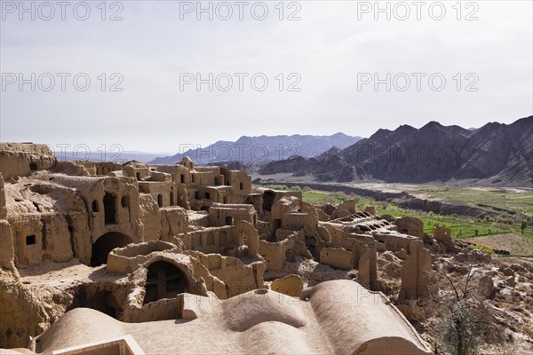 Ruins of the Safavid village of Kharanaq