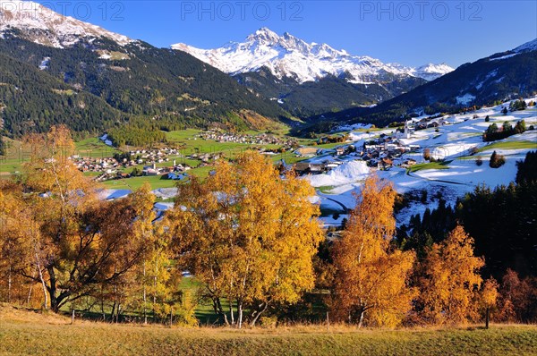 Oberhalbstein in autumn with the villages Cunter