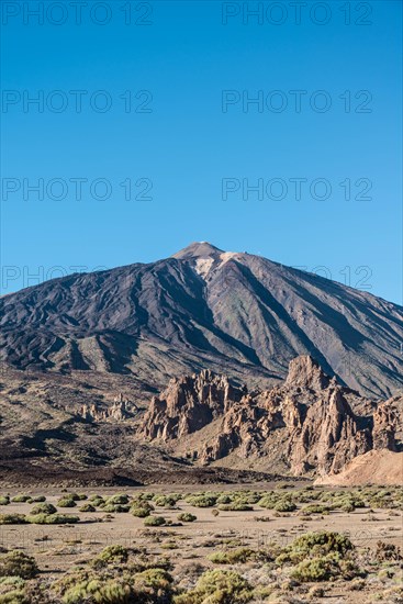 Pico del Teide or Mount Teide with the rock formation Roques de Garcia