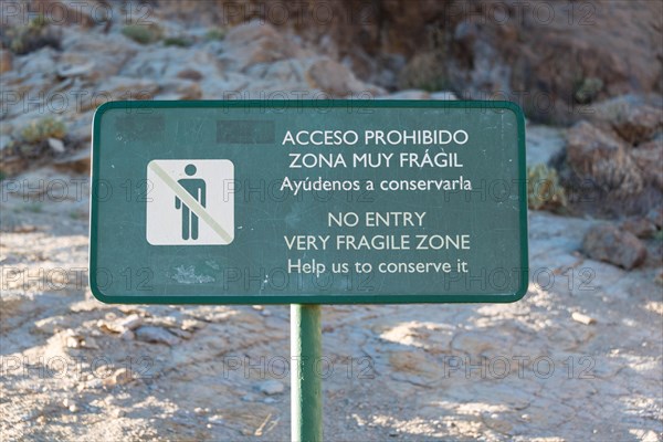 Sign in Spanish and English