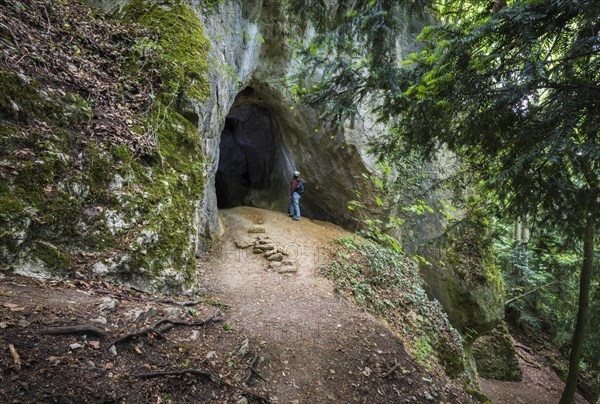 Frauenhohle cave