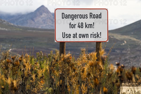 Road sign at the beginning of the gravel road to Die Hel