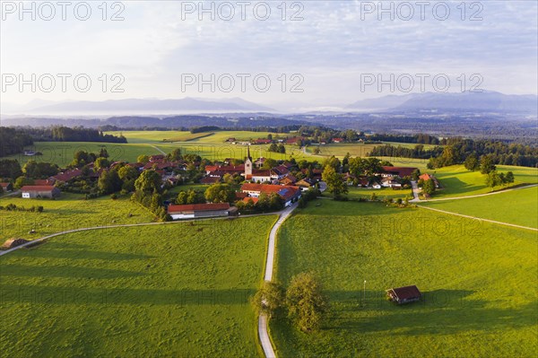 Peretshofen near Dietramszell in the morning light