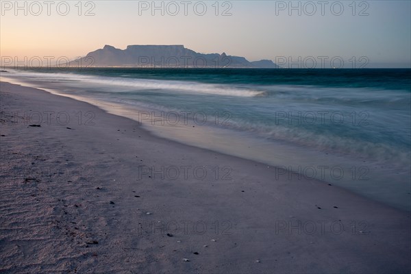 View from Bloubergstrand to Table Mountain
