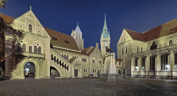 Evening atmosphere on the Burgplatz