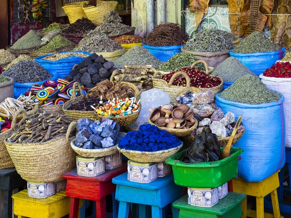Spices are on sale in baskets