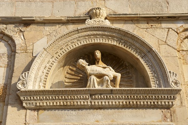 Sculpture of Holy Mary holding the dead body of Christ