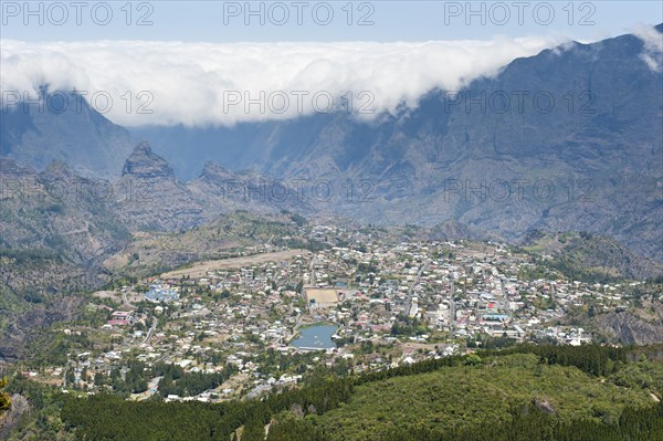 View over the city and the Forȇt du Grand Matarum