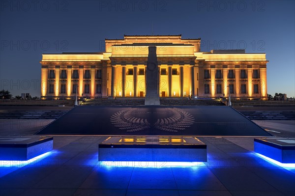 Evening mood at the Auckland War Memorial Museum or Tamaki Paenga Hira