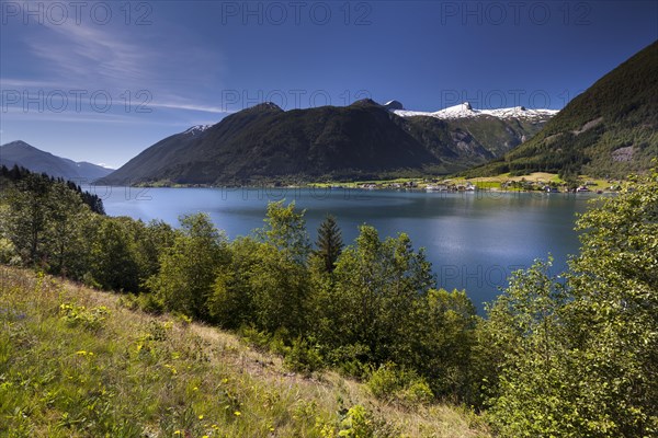 Fjaerland with the Jostefonni Glacier