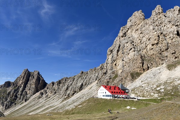 Tierser-Alpl-Hutte mountain hut below the Rosszahne