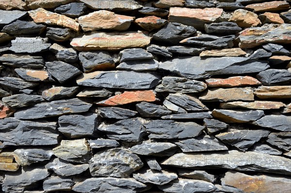 Dry stone wall