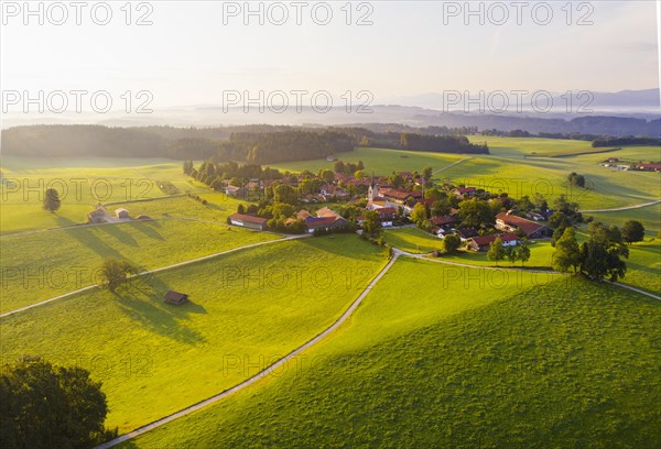 Peretshofen near Dietramszell in the morning light