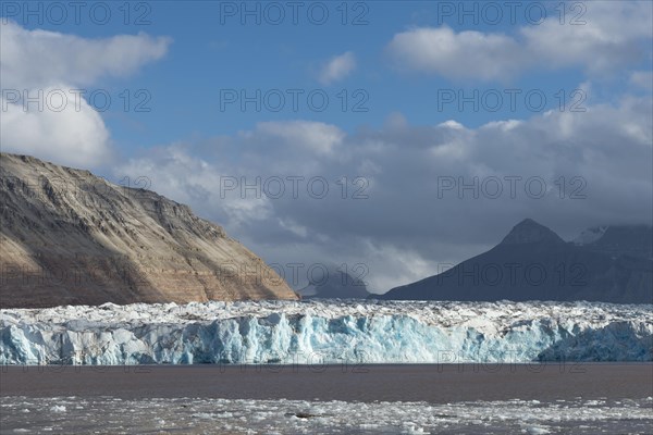 Kongsbreen Glacier