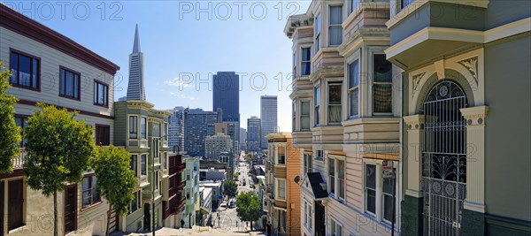 View of Kearny Street with the Transamerica Pyramid