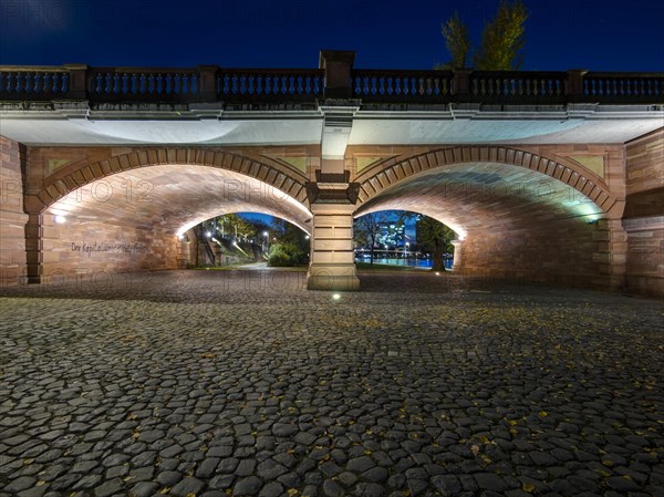 Untermainbrucke Bridge at night