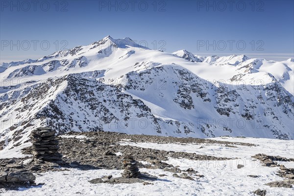 View seen from the summit of Hintere Schontaufspitze mountain