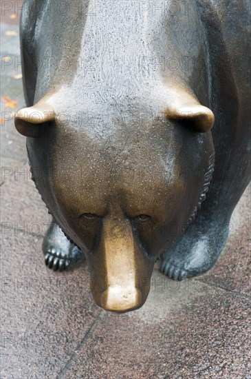 Bear statue in Boersenplatz square