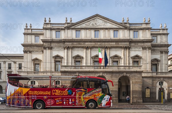 Sightseeing bus in front of La Scala