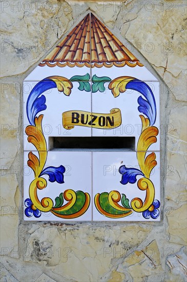 Tiled mailbox labelled 'Buzon'