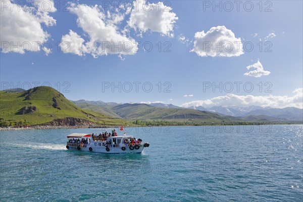 Ferry to the island of Akdamar