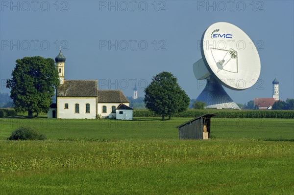 Chapel of St. John in the Field in front of a parabolic antenna from the Erdfunkstelle Raisting earth station