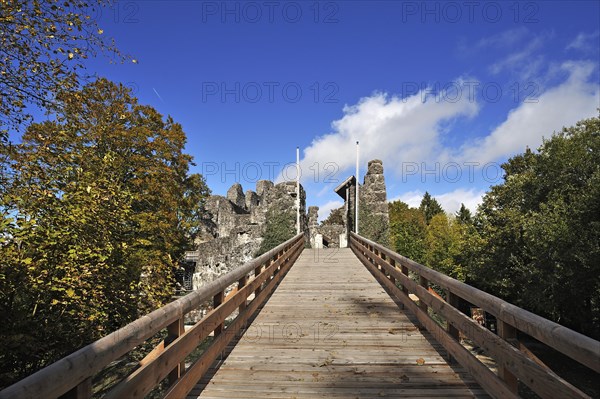 Boardwalk to the Alt-Trauchburg castle ruins